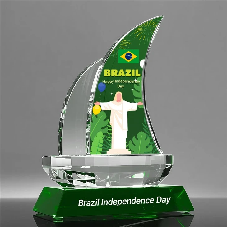 Custom Crystal Sailboat Trophy Award suppliers